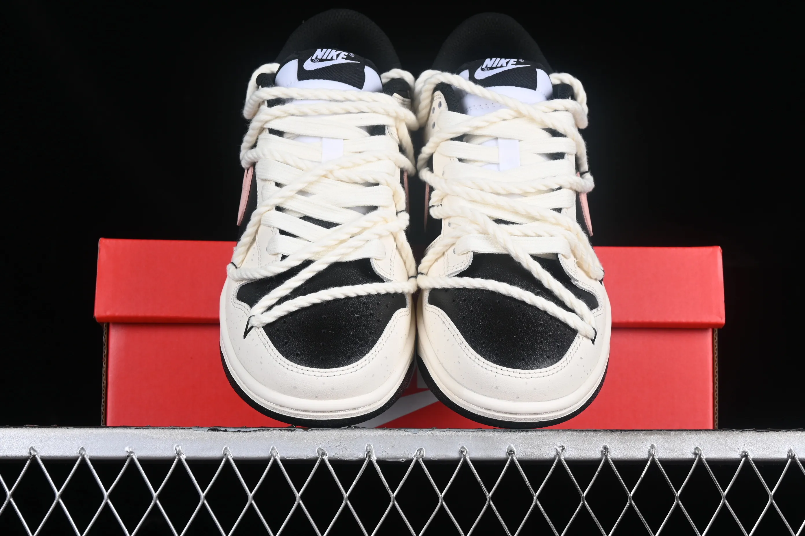 All categories Nk SB Dunk series Nk SB Dunk Low low-top sneakers Nk Dunk Low splash-ink distressed Chinese style Taotao Oolong SB strap deconstructed low-top casual sneakers CW1590-100